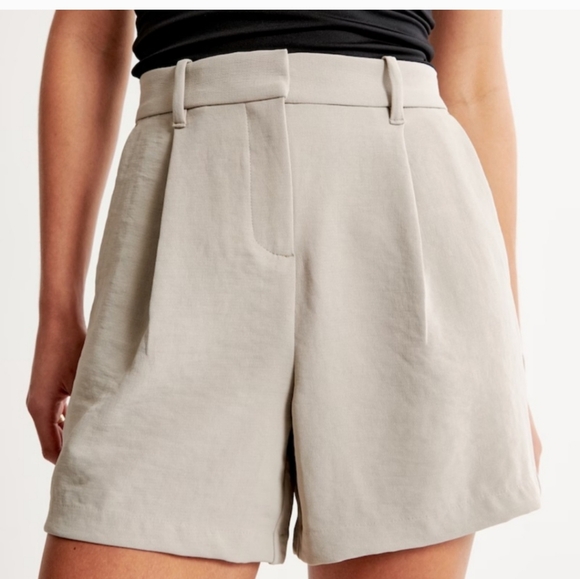 ABERCROMBIE&FITCH High Rise Tailored Premium Crepe shorts in Ivory. Size S NWT - Picture 4 of 13